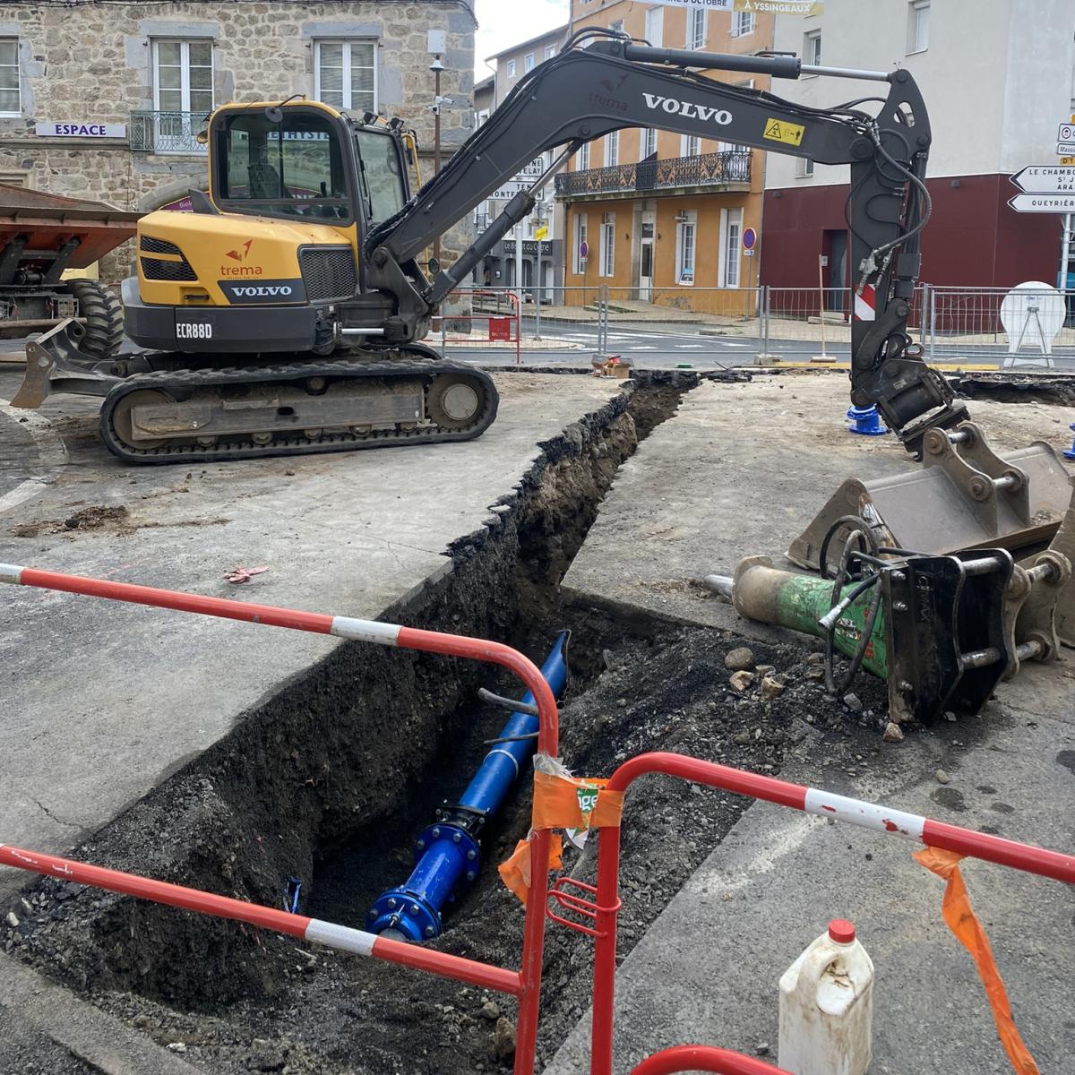 Travaux de la « marmite » sous le rond-point de la Calade