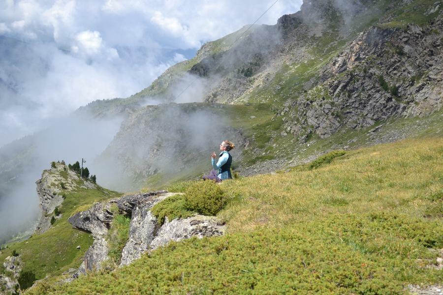 Découverte sensorielle de la nature : un moment de retrouvailles avec soi, au coeur de la montagne