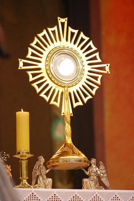 18h adoration 18h30 Messe Chapelle