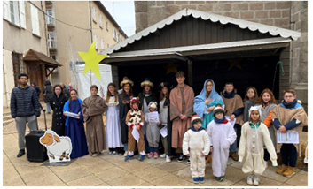 Crèche vivante : procession et narration du conte de Noël