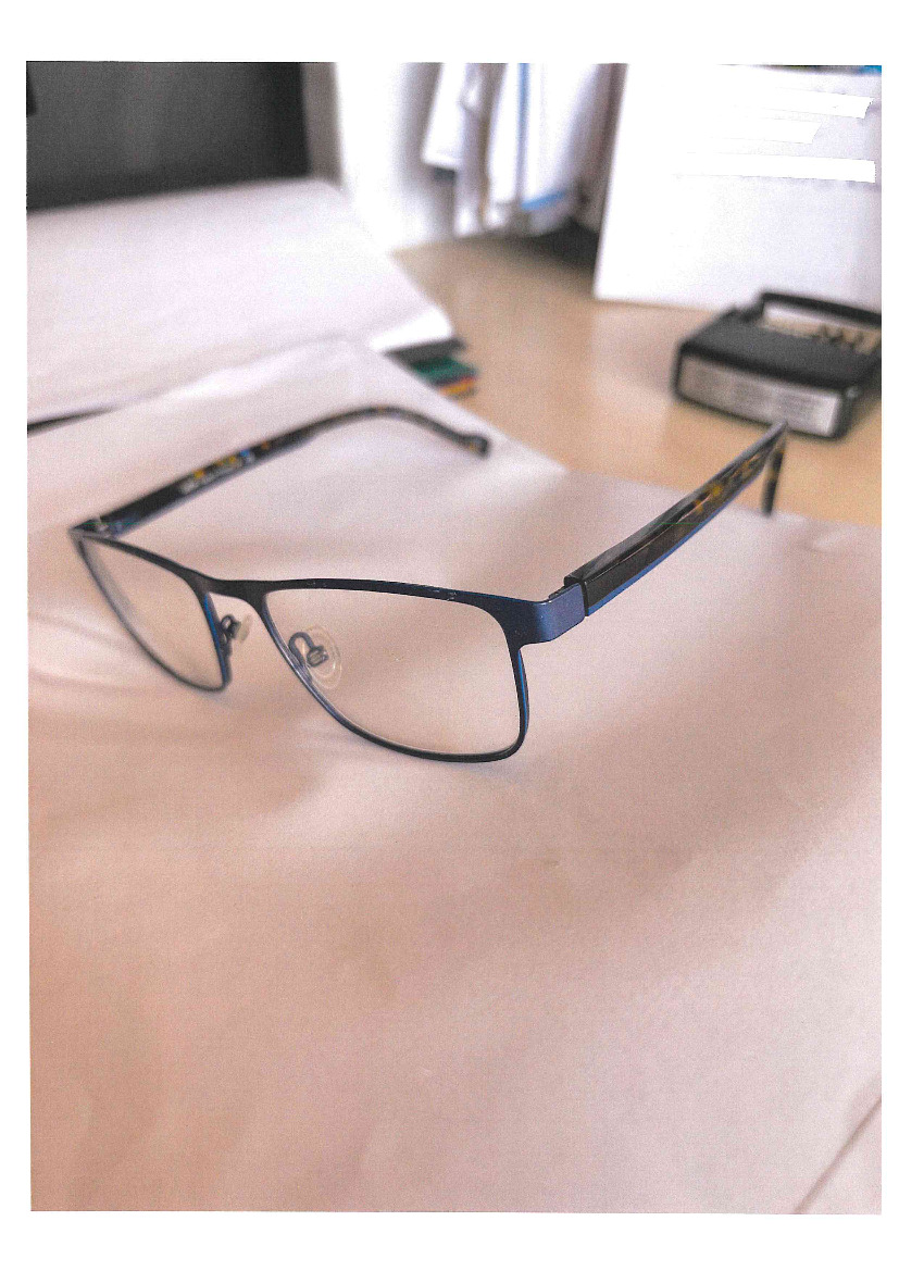 Trouvé paire de lunettes de vue couleur bleue